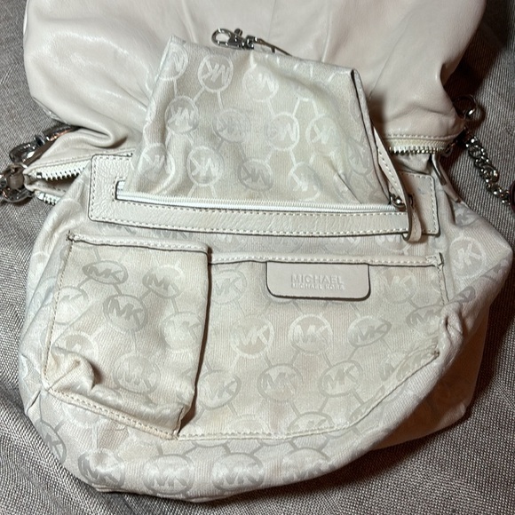 Michael Kors AP-1011 Cream Pleated Shoulder Bag - Picture 7 of 13